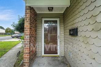 1076 Dubose Dr in Norfolk, VA - Building Photo - Building Photo