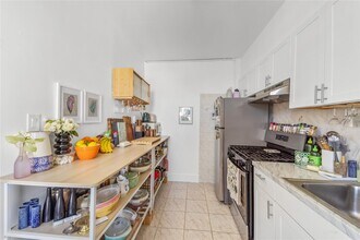 37 Hendrix St in Brooklyn, NY - Building Photo - Building Photo