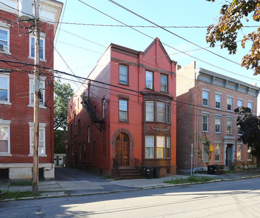 208 Union St in Schenectady, NY - Building Photo