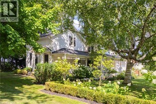 212 King St in Oakville, ON - Building Photo