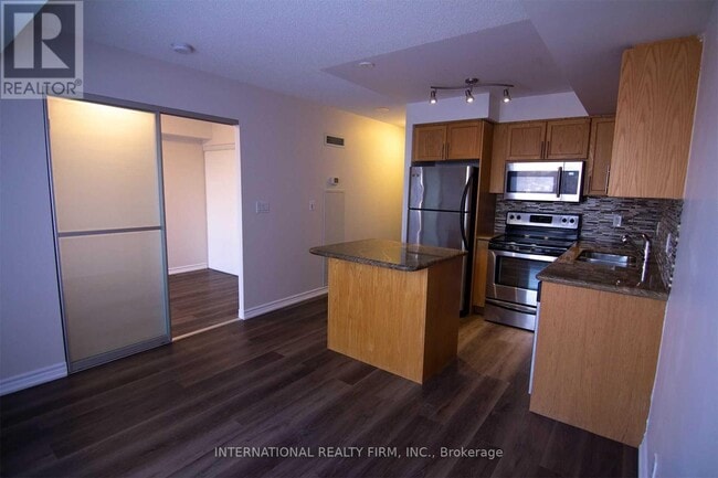 18 Harding Blvd in Richmond Hill, ON - Building Photo - Building Photo