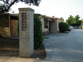 319-329 W San Bernardino Rd in Covina, CA - Building Photo - Building Photo