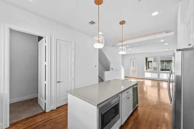 1050 Timbergrove Yards Ln in Houston, TX - Building Photo - Building Photo