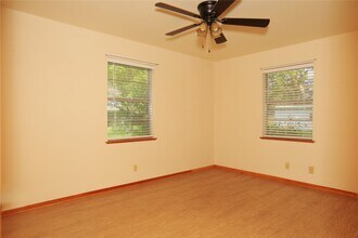 1603 Avenue D in Danbury, TX - Building Photo - Building Photo