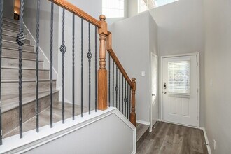 5704 Parkview Hills Ln in Fort Worth, TX - Foto de edificio - Building Photo