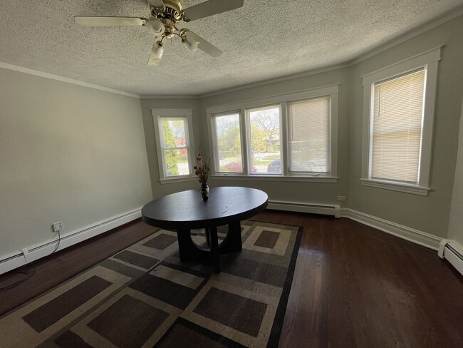 7659 W Sunset Dr in Elmwood Park, IL - Building Photo - Building Photo