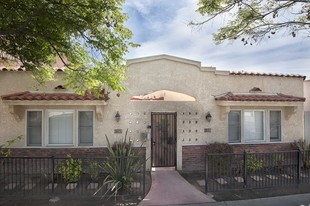 Daisy Courtyard Apartments