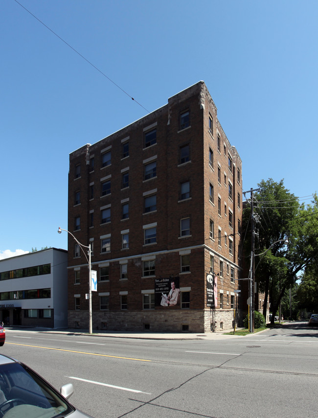 2 Glen Elm Ave in Toronto, ON - Building Photo - Building Photo