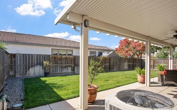 602 Criolla Dr in Oakdale, CA - Foto de edificio - Building Photo