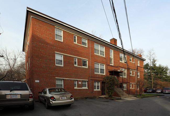 Roanoke Apartments in Takoma Park, MD - Building Photo - Building Photo