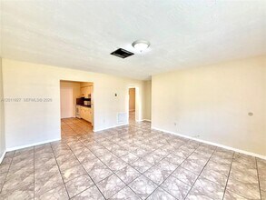 1970 NW 104th St in Miami, FL - Building Photo - Building Photo