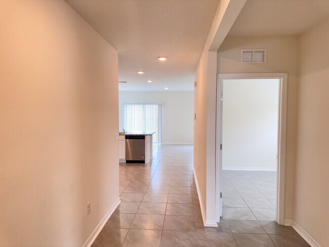 325 Meadowbrook Blvd in Winter Haven, FL - Building Photo - Building Photo