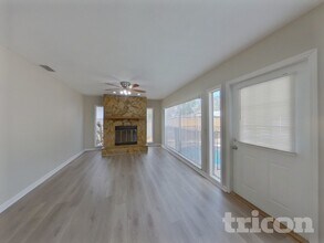 2290 Colonial Dr in Dunedin, FL - Foto de edificio - Building Photo