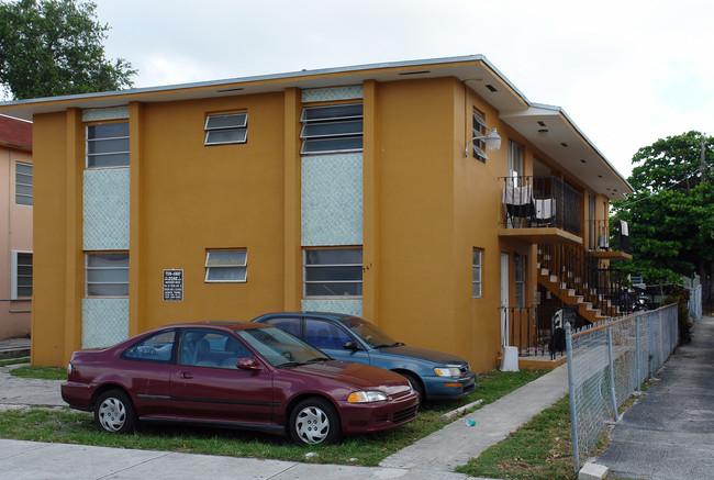 761 SW 9th St in Miami, FL - Building Photo - Building Photo