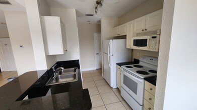 21000 SW 87th Ave in Cutler Bay, FL - Building Photo - Building Photo