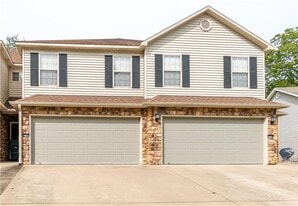 2110 E Cinnamon Way in Fayetteville, AR - Building Photo