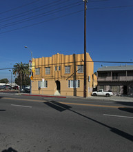 1558 Hillhurst in Los Angeles, CA - Building Photo - Building Photo