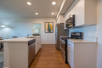 Eight Mile House Apartments in Stockton, CA - Foto de edificio - Building Photo