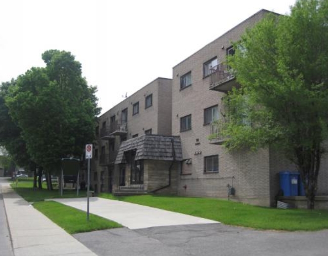 Thomas Apartments in Kingston, ON - Building Photo