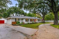 5815 Walnut Hill Ln in Dallas, TX - Building Photo - Building Photo