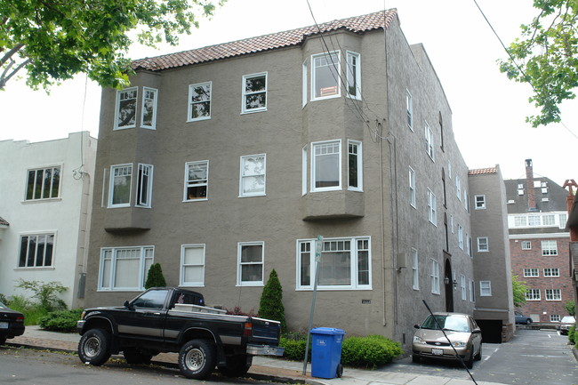 2466 Virginia Street in Berkeley, CA - Foto de edificio - Building Photo