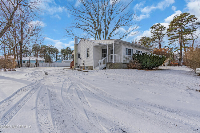 1724 Eighth Ave in Toms River, NJ - Foto de edificio - Building Photo