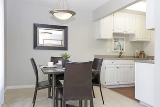 Axiom Tustin in Tustin, CA - Foto de edificio - Interior Photo