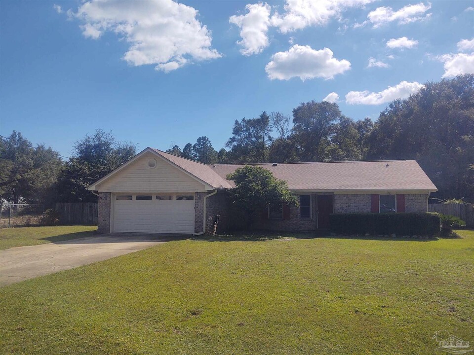 5851 Ibis Rd in Milton, FL - Building Photo