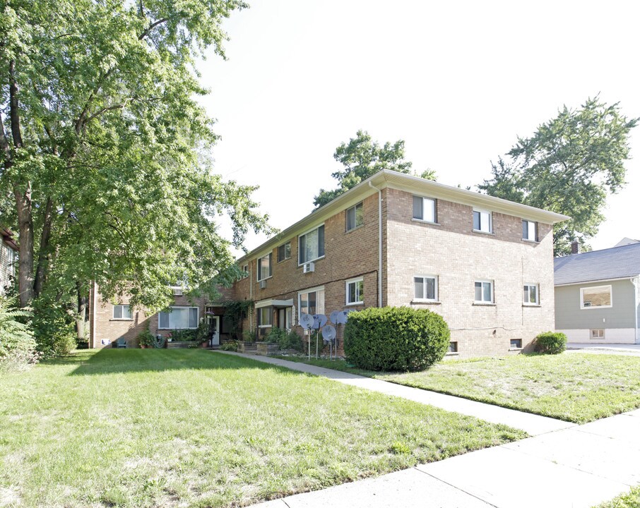 161-175 E Oakridge St in Ferndale, MI - Foto de edificio