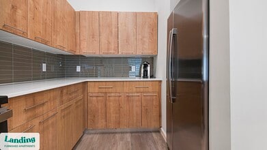 5256 International Dr in Orlando, FL - Building Photo - Building Photo