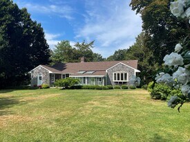 6 Far Pond Rd in Southampton, NY - Building Photo