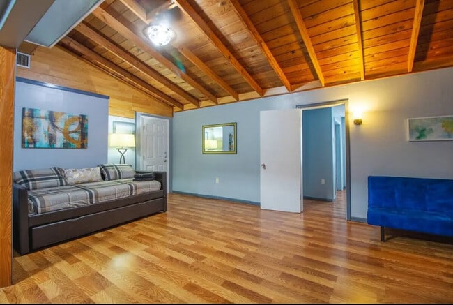 property at 1735 Grayson Dr