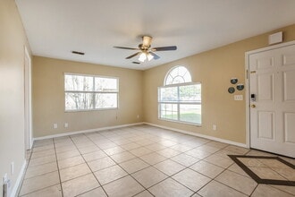 1018 Pegel Ct in Oviedo, FL - Foto de edificio - Building Photo