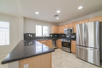 6518 W Red Fox Rd in Phoenix, AZ - Building Photo - Building Photo