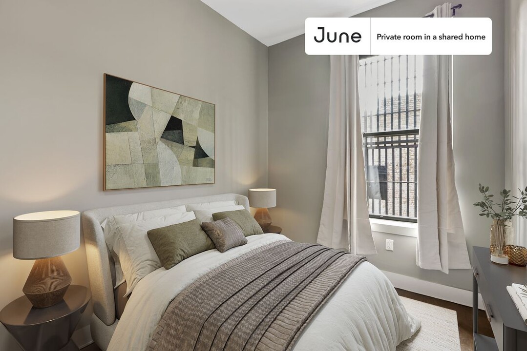 Private bedroom in 4 bed/2 bath Home in New York, NY - Building Photo