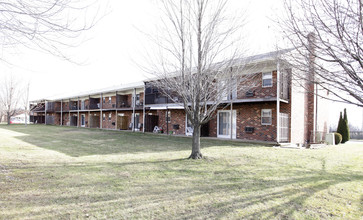 Schoolside Apartments in New Castle, DE - Building Photo - Building Photo