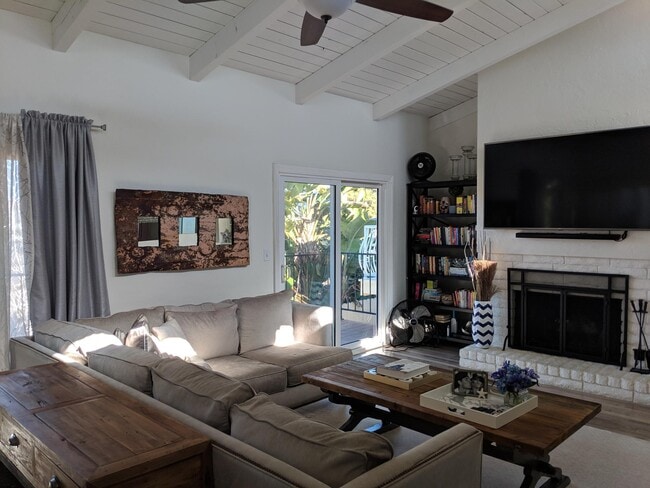 637 13th St in Manhattan Beach, CA - Foto de edificio - Building Photo