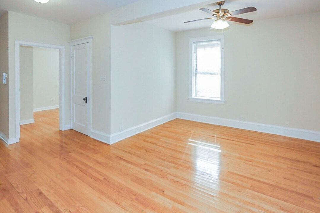 1615 W Berteau Ave, Unit 1 in Chicago, IL - Building Photo
