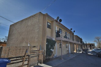 8408 Marquette Ave NE in Albuquerque, NM - Building Photo - Building Photo