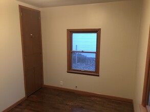 611 N Kentucky Ave in Adrian, MO - Building Photo - Building Photo