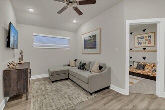 21015 Bay Vlg Dr in Cypress, TX - Building Photo - Building Photo