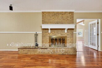 1305 Elizabeth Blvd in Granbury, TX - Building Photo - Building Photo