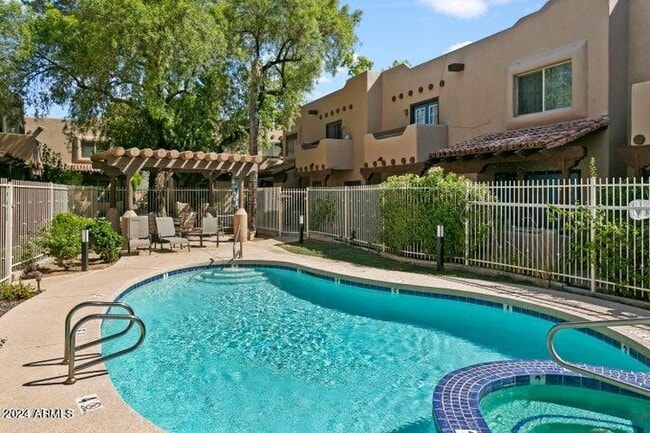 property at 1446 E Grovers Ave