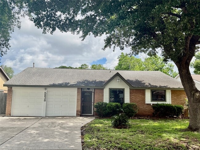 5838 Ludington Dr