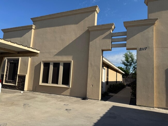 2117 Taxco Ct, Unit 2 in Edinburg, TX - Building Photo - Building Photo
