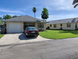 1322 Pines Ln in West Palm Beach, FL - Building Photo