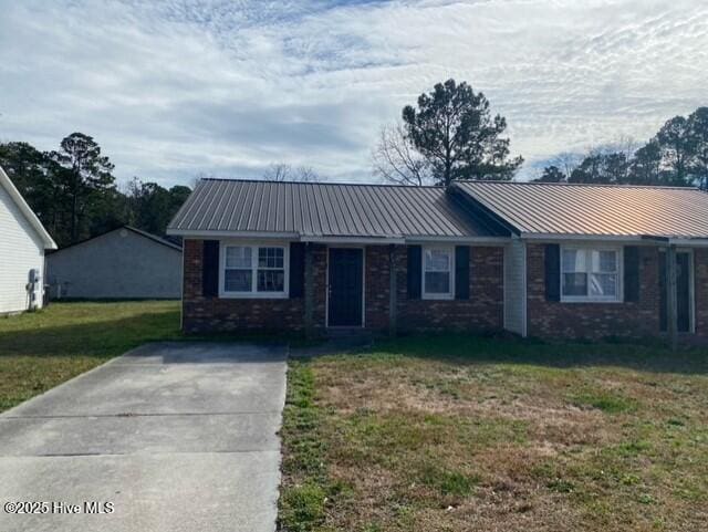 property at 2305 Knollwood Ln