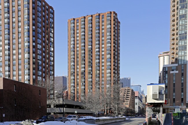 Dearborn Park High Rise 1 in Chicago, IL - Foto de edificio - Building Photo