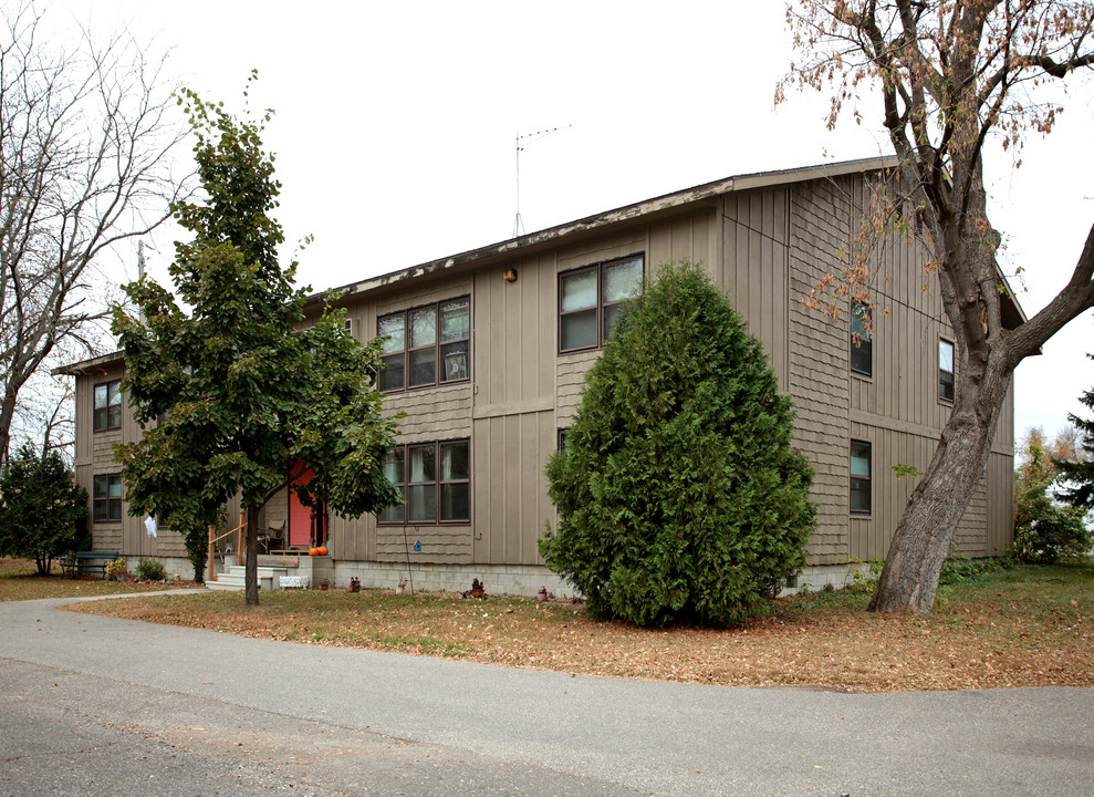 Foxwood Apartments in Dassel, MN - Building Photo