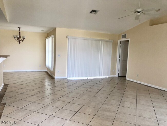 174 Partridge St in Lehigh Acres, FL - Foto de edificio - Building Photo